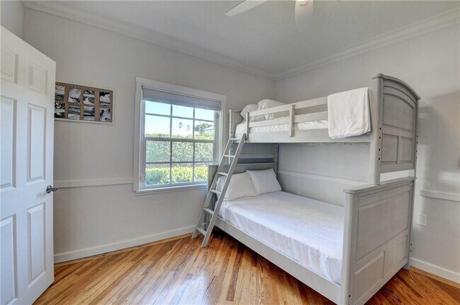 Building Photo - 302 NW 11th St