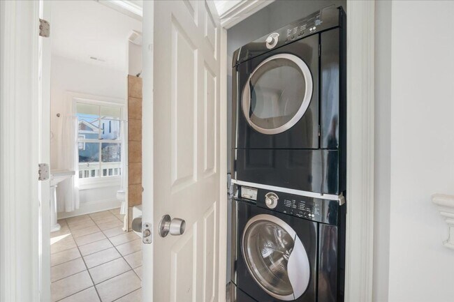 Building Photo - 216 W Anderson St