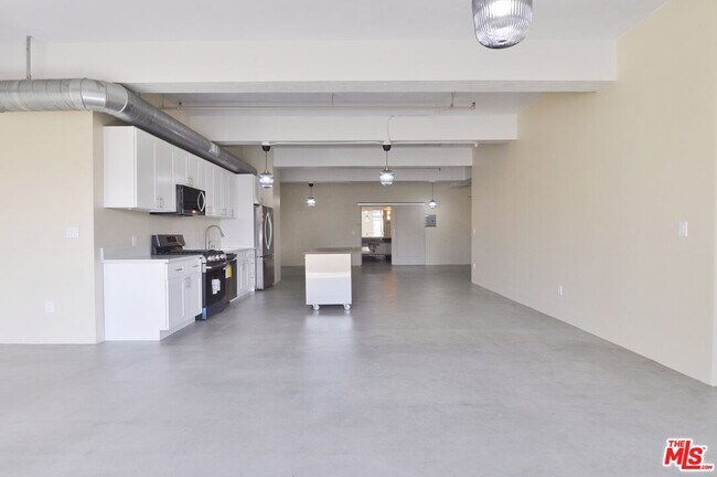 Building Photo - 849 S Broadway