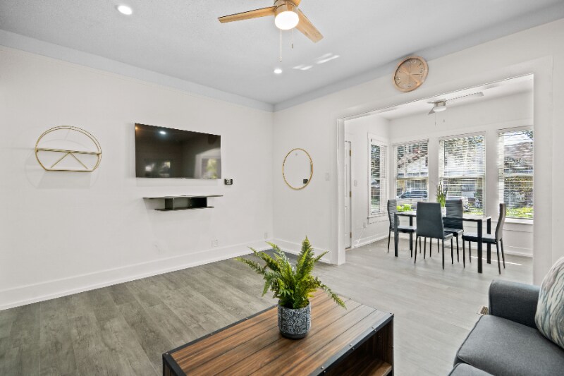 Building Photo - 2009 W Dekle Ave