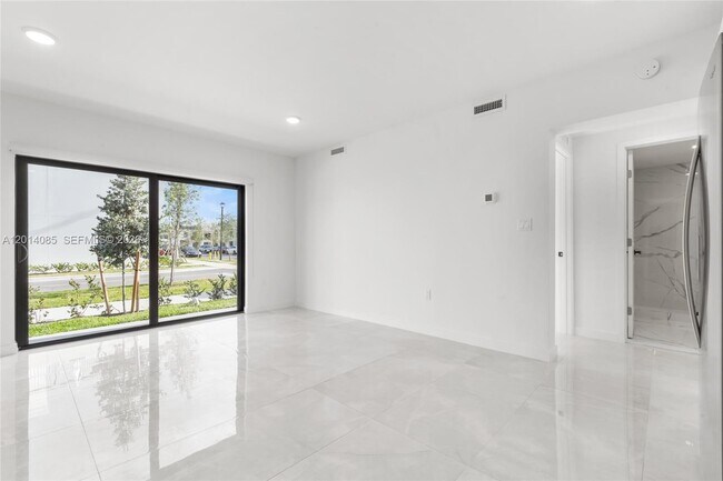 Building Photo - 14530 SW 261st Terrace