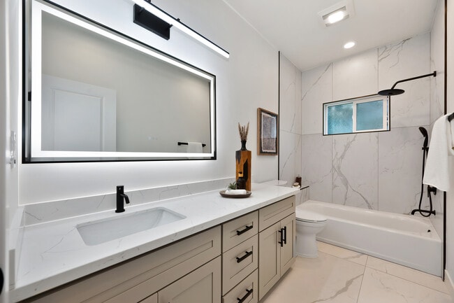 Building Photo - 2009 Chinatown Alley