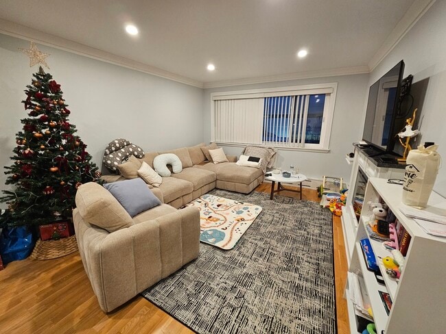 Building Photo - 5358 N Cumberland Ave