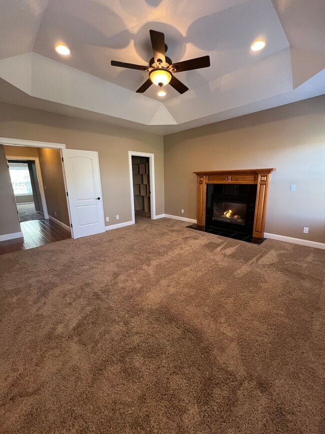 Building Photo - Luxurious 4-Bedroom Home in Fox Creek Subdivision!