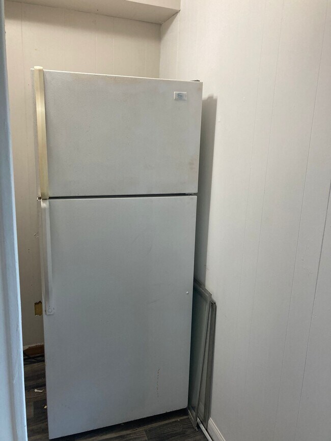 Building Photo - 244 N Vine St