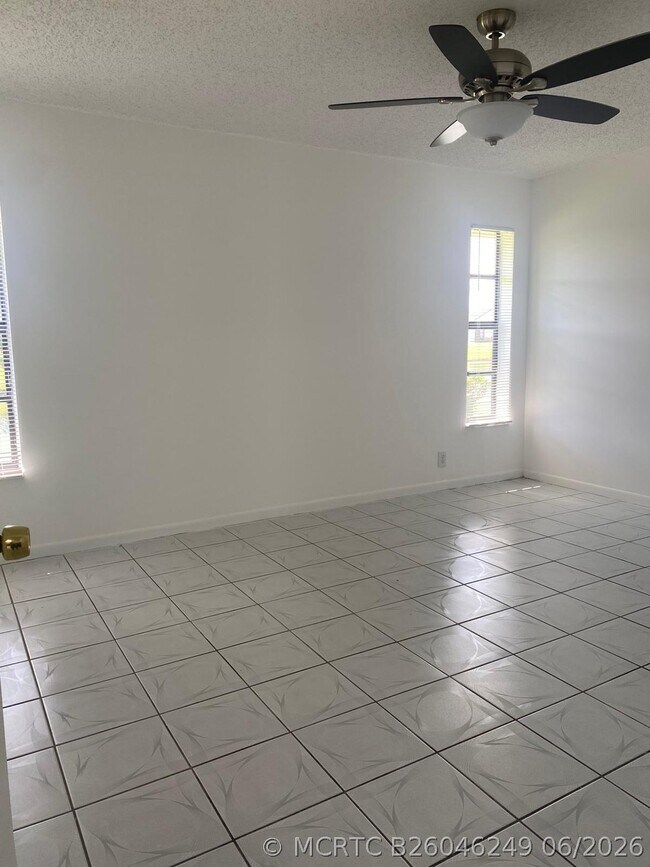 Building Photo - 1380 Longarzo Pl
