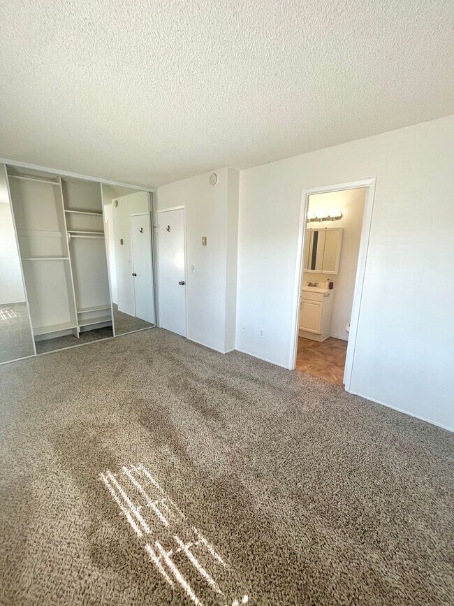 Building Photo - 1450 Melrose Ave