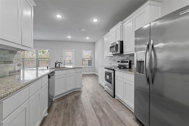 Building Photo - 708 Amber Dr