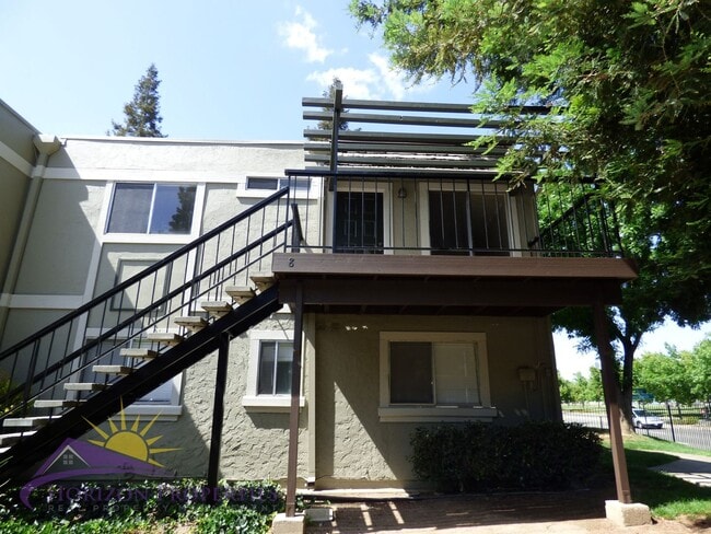 Building Photo - Condo in South Natomas, 2 Bed 2 Bath 840 sqft