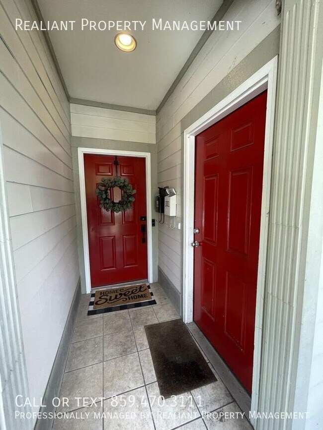 Building Photo - 3 Bedrooms, 2 baths. Downtown Lexington be...