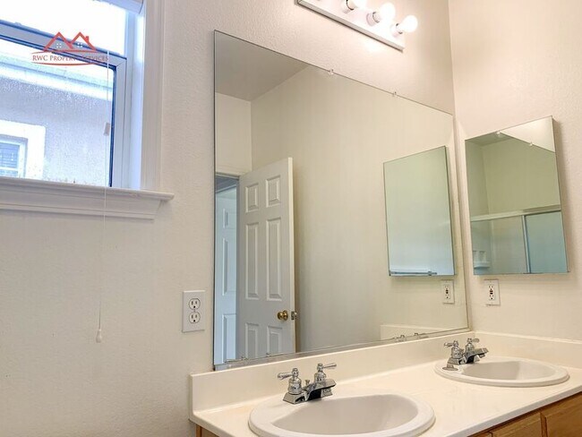 Building Photo - 4016 Lylewood Ct