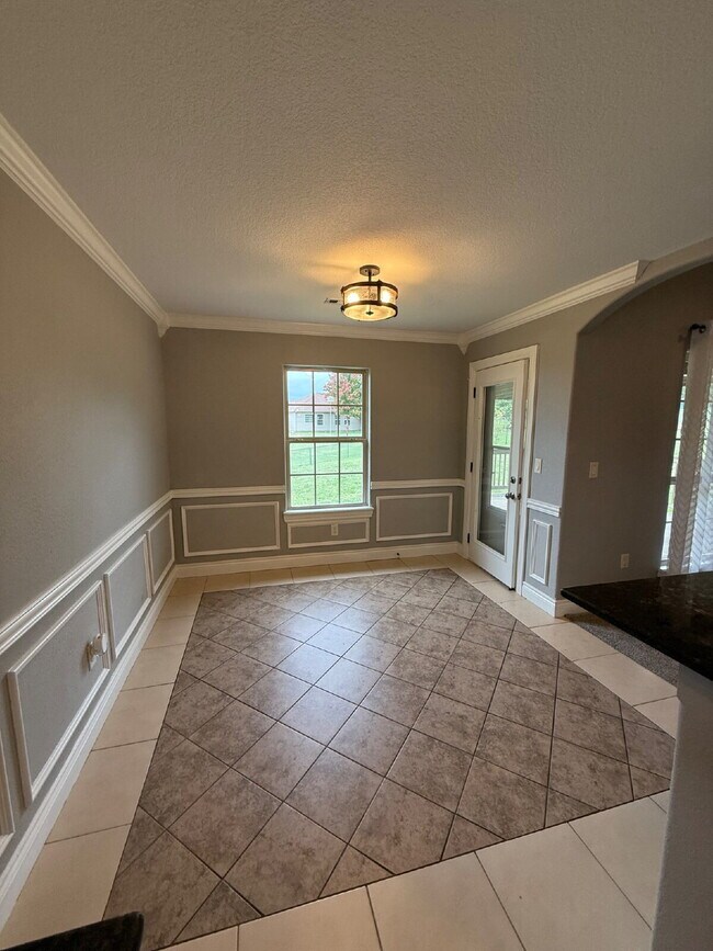 Building Photo - Great Outdoor Living Space / 4BR with 3 Ca...