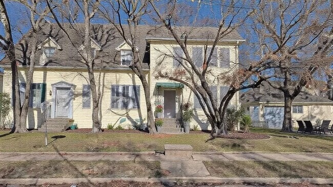 Building Photo - 121 W Moore St