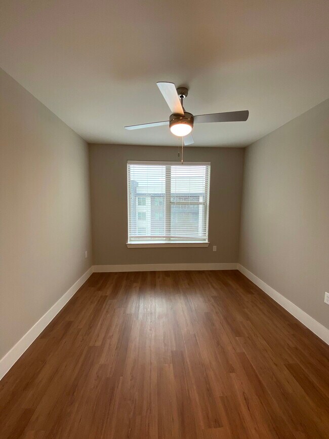 Building Photo - 948 Narwhal Dr