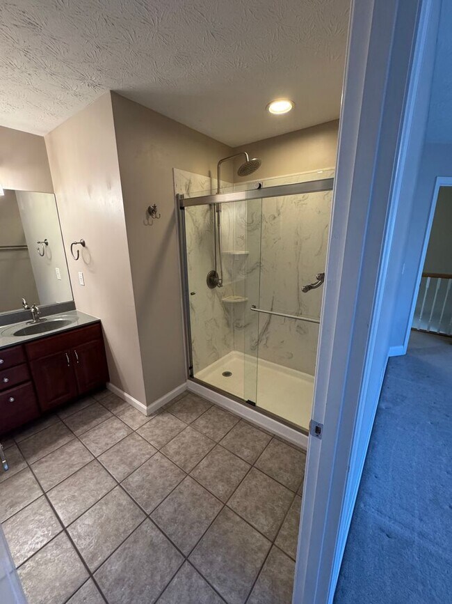 Building Photo - 2 Bed 2 full and 2 1/2 Bath- Imperial PA