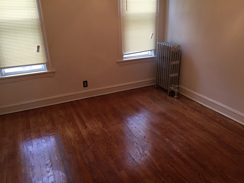 Bedroom - 7955 S La Salle St