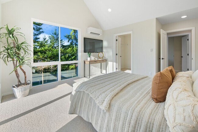 Building Photo - Modern Townhome in Licton Springs – Rooftop Deck & Stylish Living!
