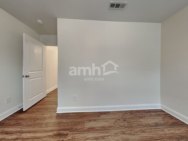 Building Photo - 3204 Brierhill Rd