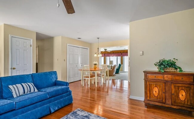 Building Photo - 44 Pocahontas Dr