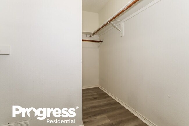 Building Photo - 1201 Cardinal Oaks Dr