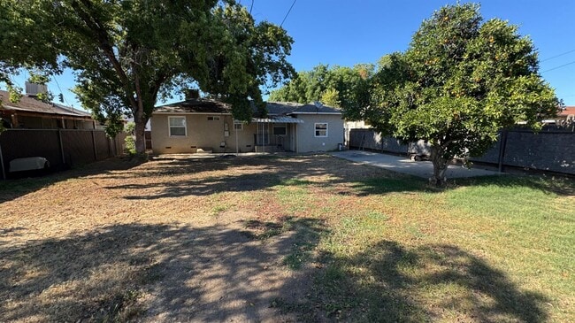 Building Photo - 1235 W Griffith Way