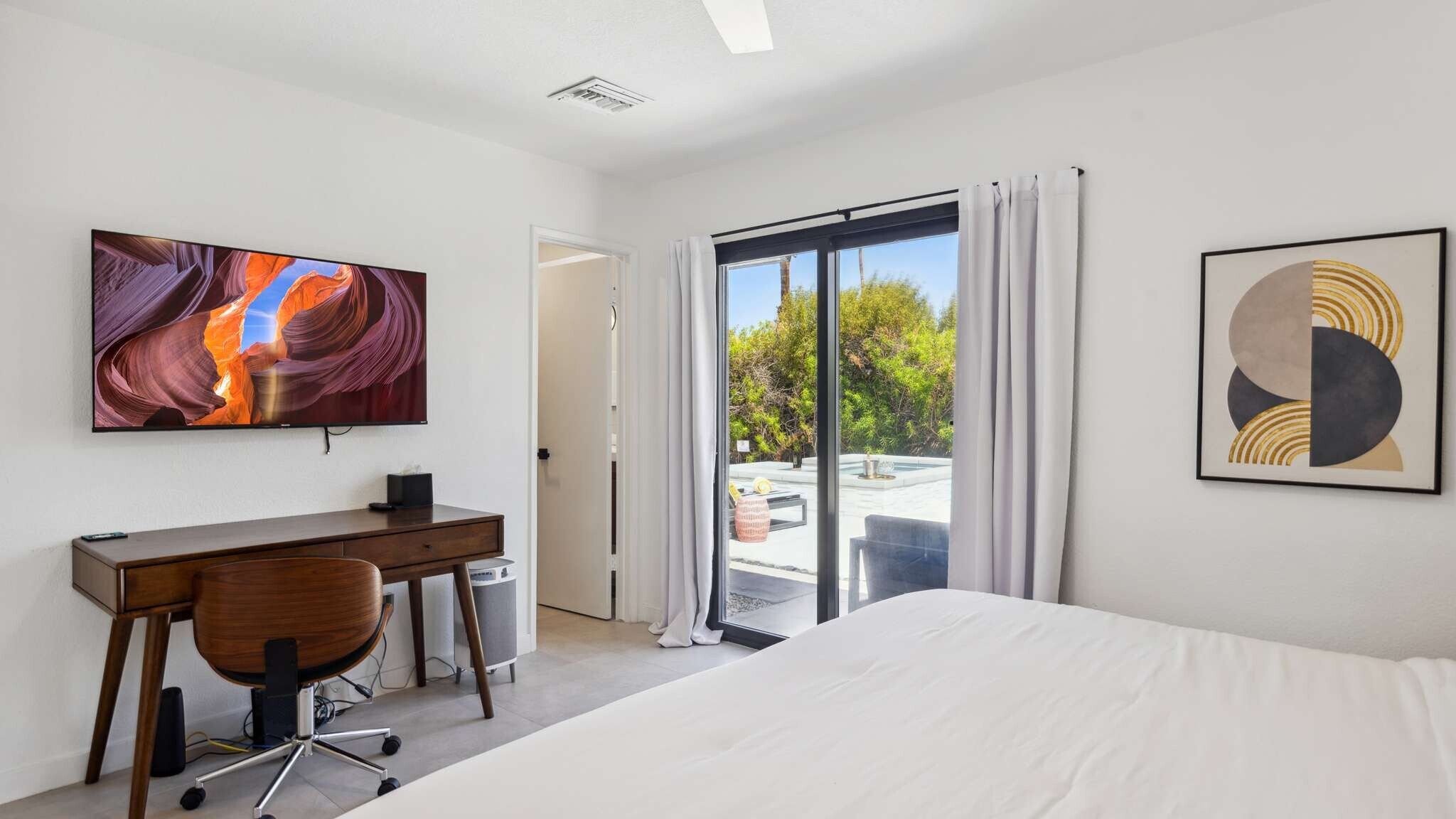 Building Photo - 2004 Nicola Rd E