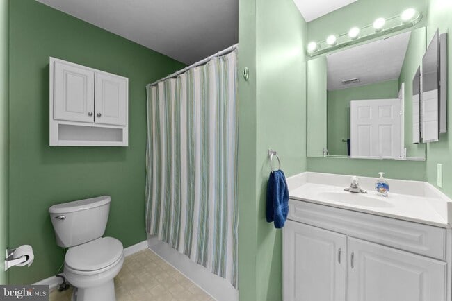Building Photo - 10 Everglades Ln