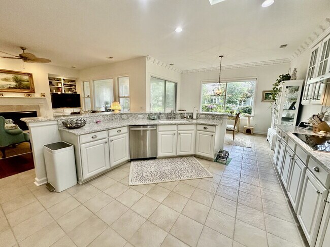 Building Photo - Spacious Beautifully Appointed Two Bedroom...