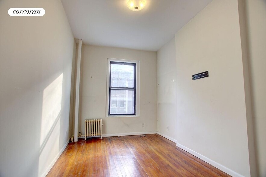 Building Photo - 83 W Washington Pl