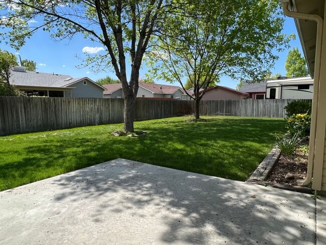 Building Photo - Beautiful 3 bed 2 bath home in the Haven Cove Subd just off Cherry Ln and N Ten Mile Rd