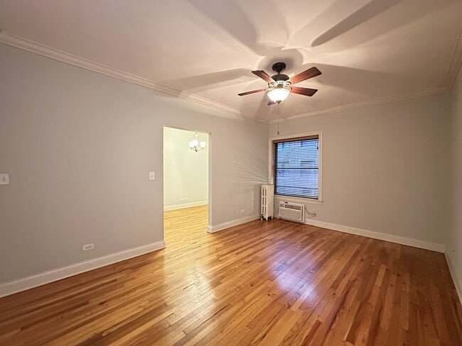 Building Photo - 749 W Addison St