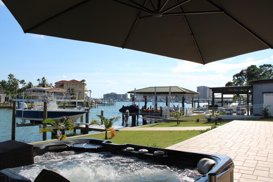 Primary Photo - 229 Palm Is NW