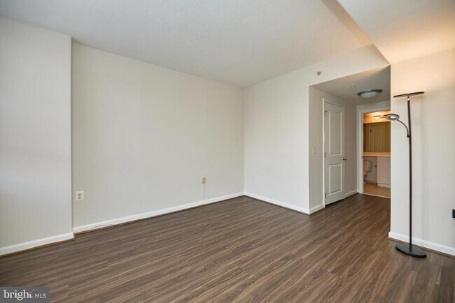 Building Photo - 851 N Glebe Rd