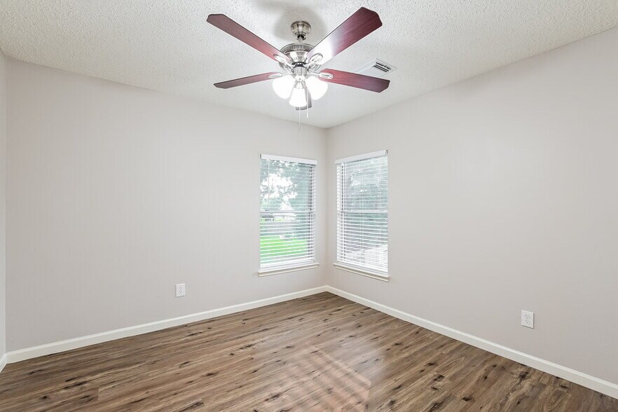 Building Photo - 8930 Stoney Bend Dr