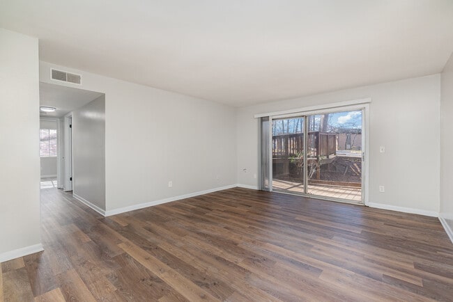 Building Photo - 216 Orchard Trace Ln