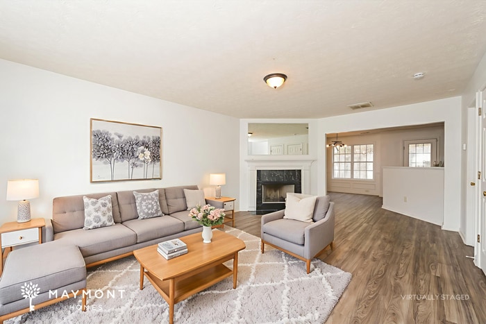 Building Photo - 2040 Manhattan Pkwy