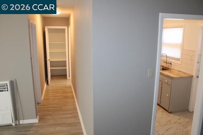 Building Photo - 400 33rd St