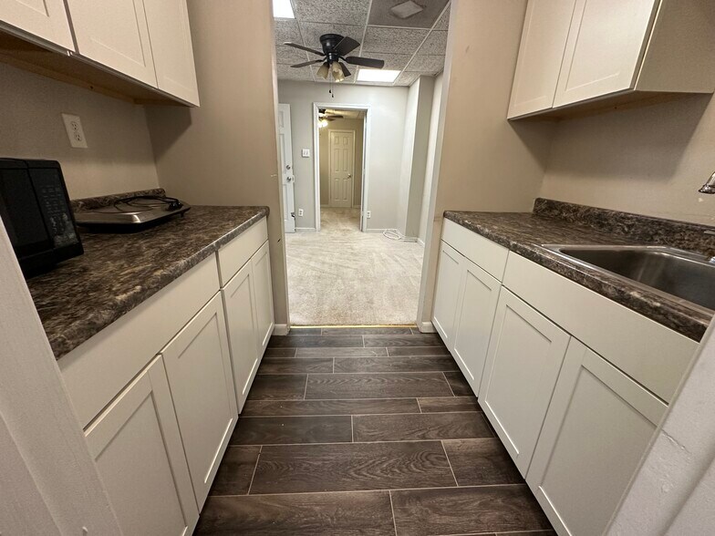 Building Photo - 1208 Hull St