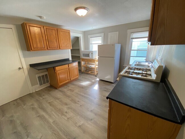 Building Photo - 51 Pearl St