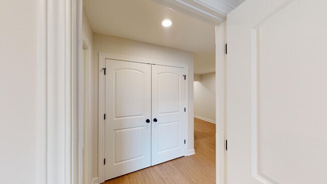 Building Photo - 3 Bedroom End Unit