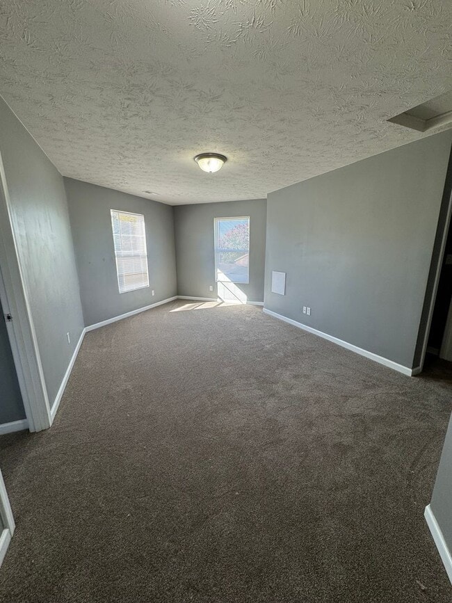 Building Photo - Columbus IN - 3 br with loft