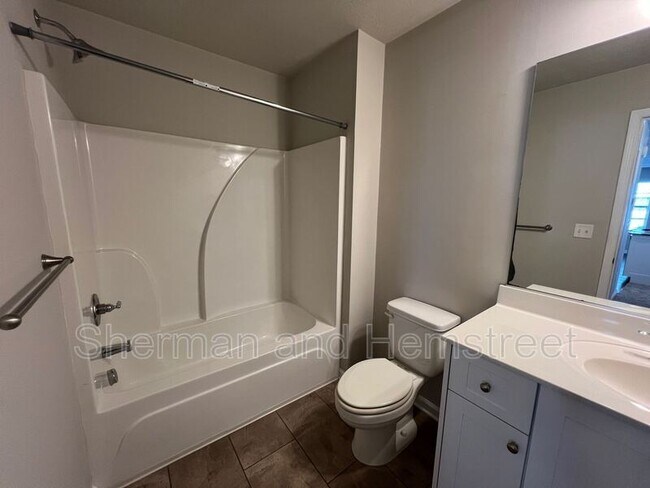 Building Photo - 736 Tarvin Cir