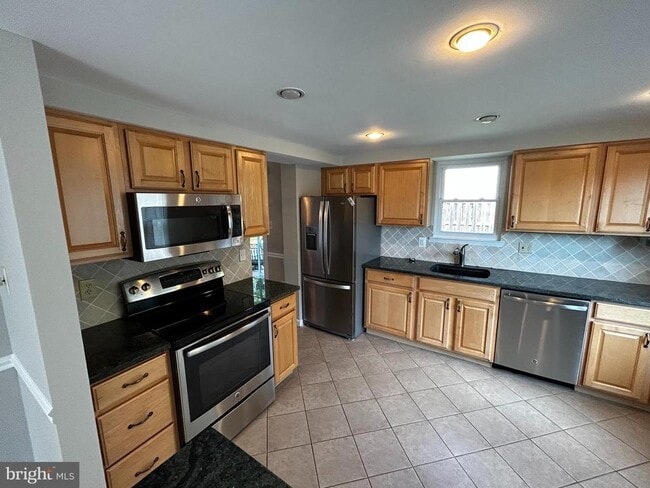 Building Photo - 1700 Sadlers Wells Dr