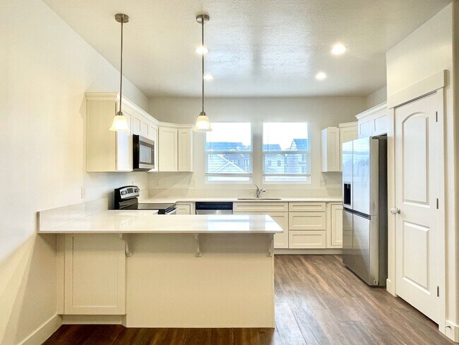 Building Photo - Beautiful Poolside Townhome at The Exchange!