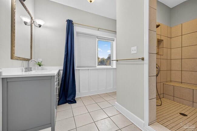 Building Photo - 1410 W Gregory St