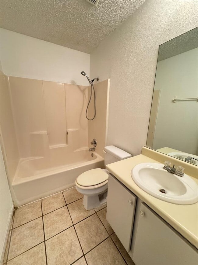 Building Photo - 2046 Redwing Way