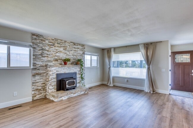 Building Photo - 3052 Eddy Cir