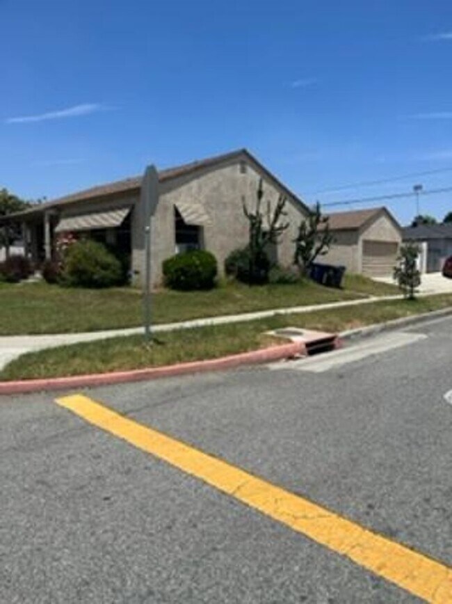 Building Photo - Lakewood 3 Bedroom 1 Bath home for lease!