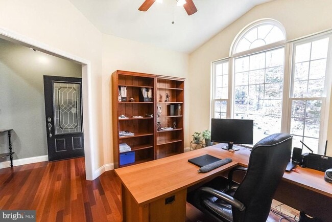 Building Photo - 24900 Fox Run Ln