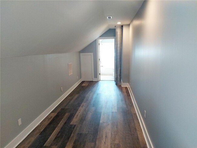 Building Photo - 23 E 36th St